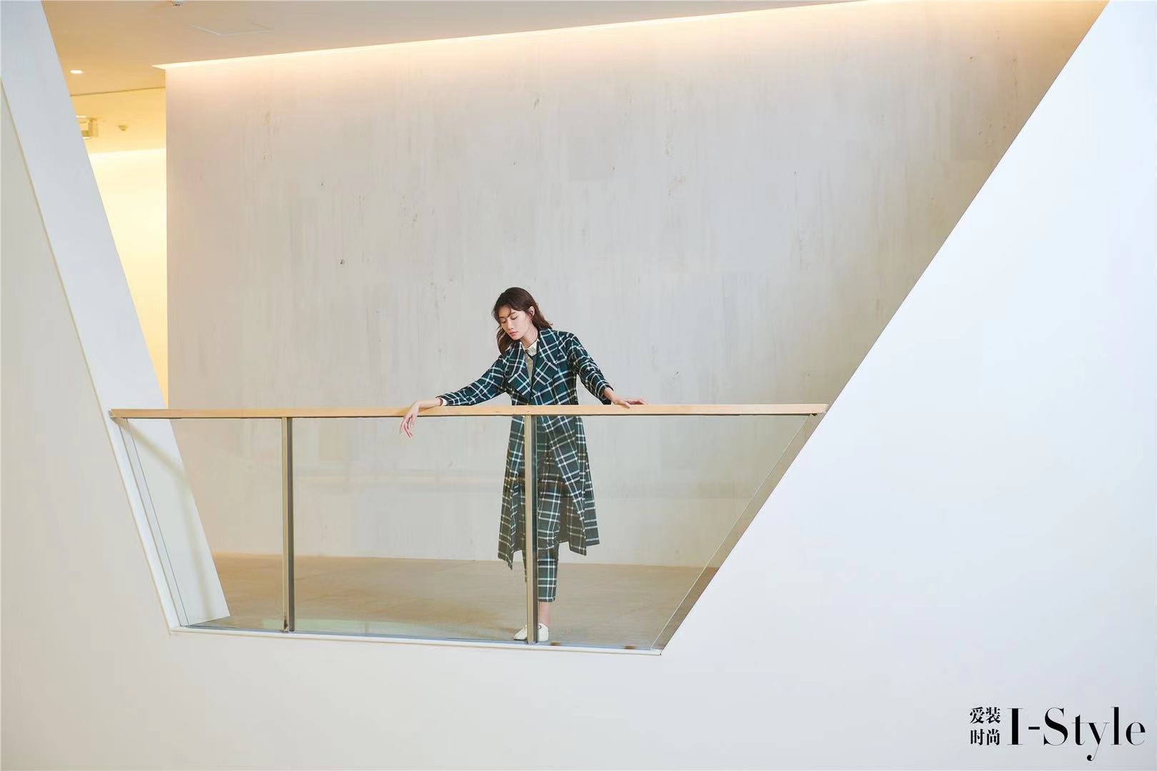 李斯羽职场OL风.jpg 李斯羽职场OL风.jpg