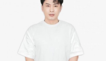 网红辛巴摆出1000万现金,拍视频宣传直播,放话:将全部送给大家